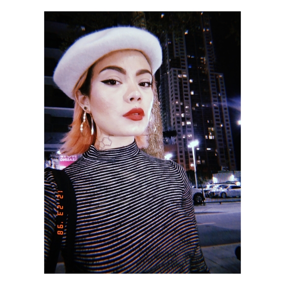 Meet your Posher, Gabriella - Picture 1 of 1